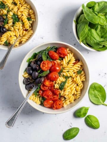 One-Pot Gemelli Pasta with Cherry Tomatoes, Spinach, and Black Olives Recipe