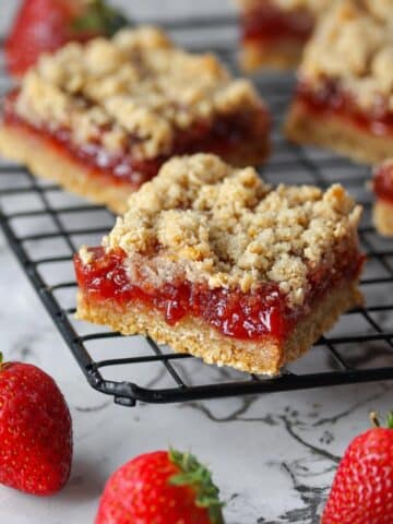 Amish Strawberry Oatmeal Bars with Crumb Topping Recipe